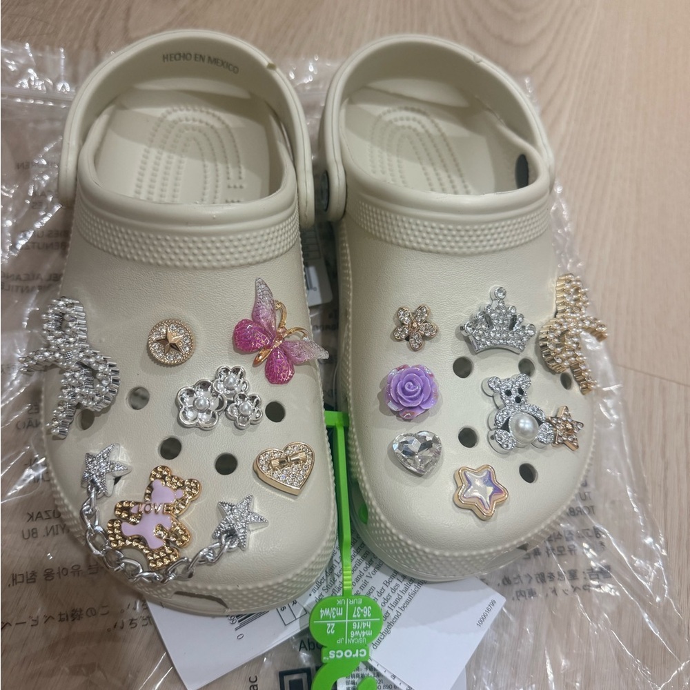 CROCS WITH TEDDY CHARM